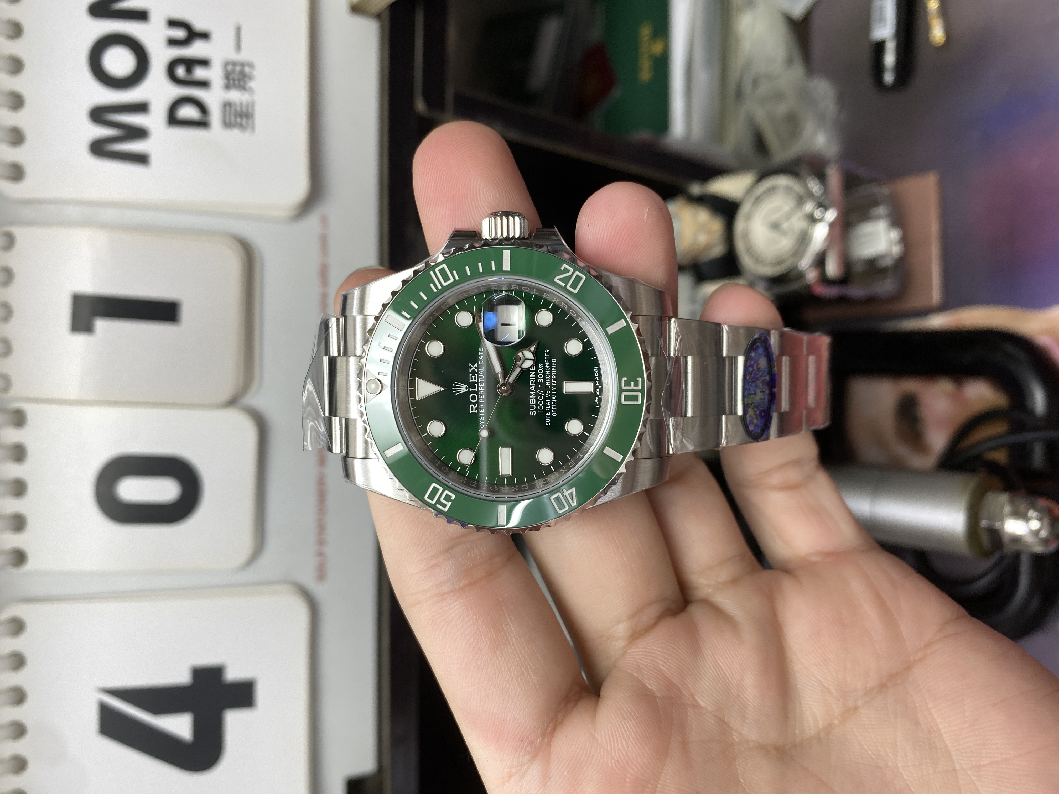Rolex Submariner Series Watch Model 116610LV-0002 (hulk) 40mm