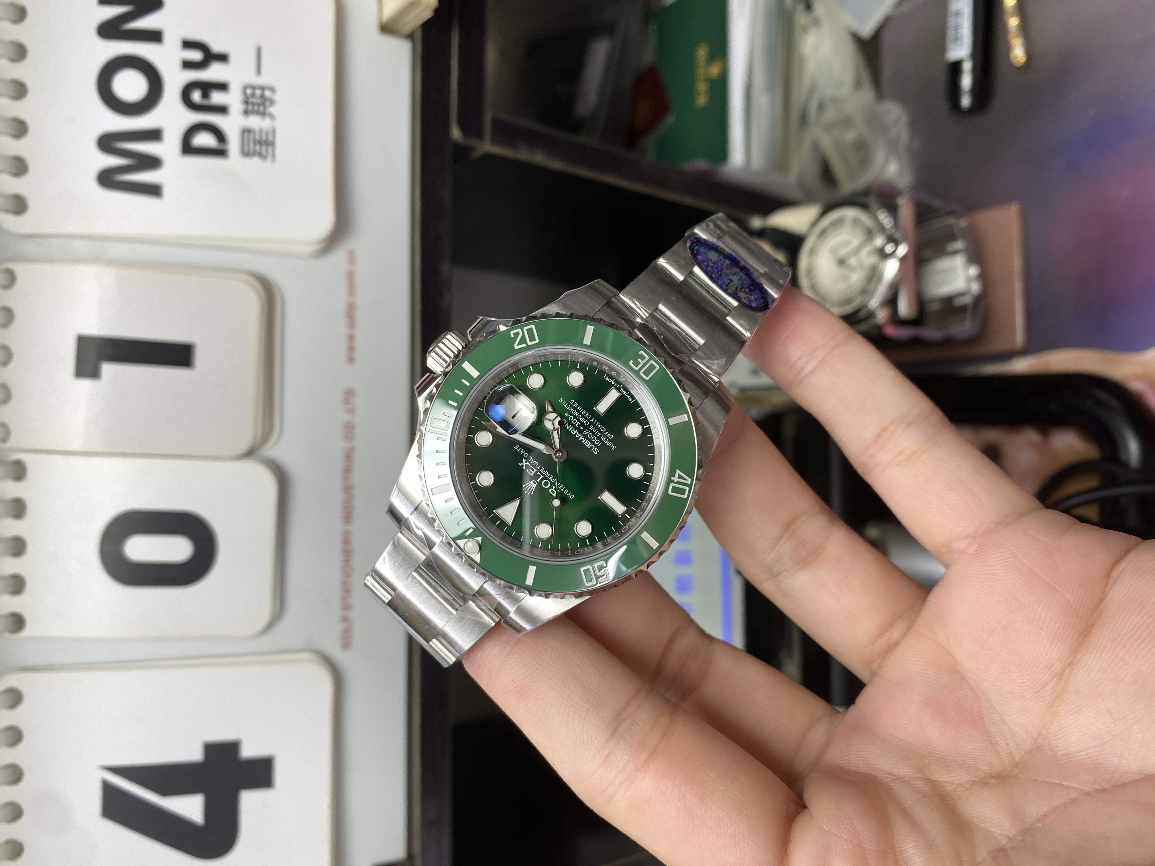 Rolex Submariner Series Watch Model 116610LV-0002 (hulk) 40mm